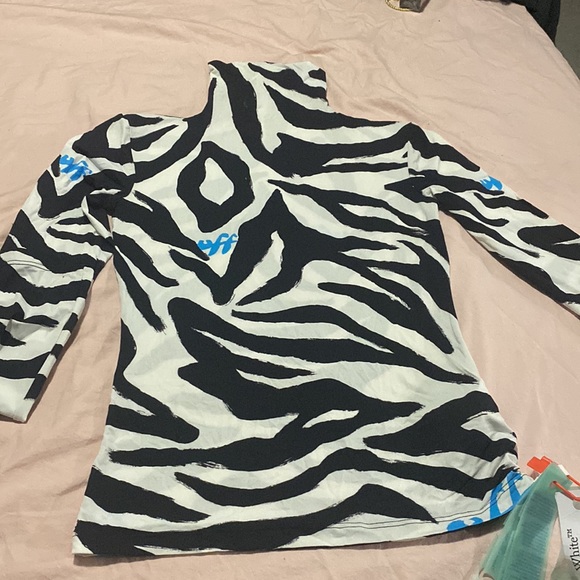 Authentic off white set pants and top - Picture 2 of 6